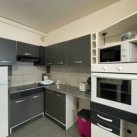 F2 Aristide Apartment